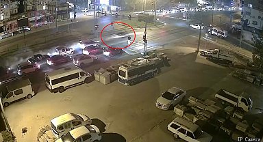 Bursa'da 1'i ağır 5 kişinin yaralandığı kazanın, güvenlik kamerası görüntüleri ortaya çıktı