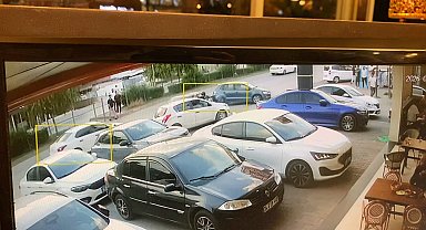 Bursa'da 2 otomobilin çarpışması kamerada: 4 yaralı