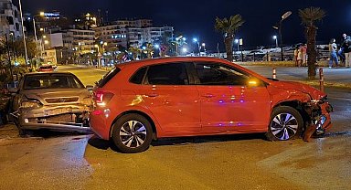 Bursa'da iki otomobil çarpıştı: 4 yaralı