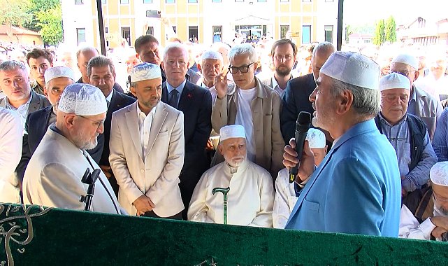 Bursa'da kamyonun otomobile çarptığı kazada ölen Zehra, İstanbul'da toprağa verildi