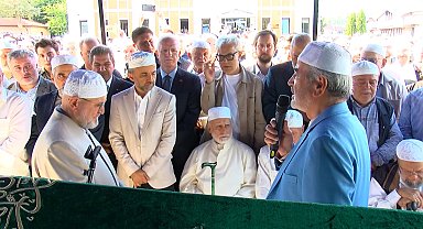 Bursa'da kamyonun otomobile çarptığı kazada ölen Zehra, İstanbul'da toprağa verildi