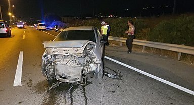 Bursa'da otomobil bariyerlere çarptı: 1 yaralı