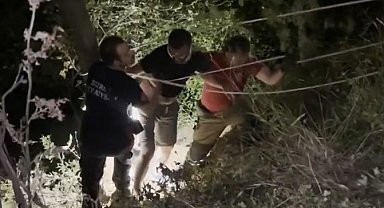 Bursa'da uçuruma yuvarlanan otomobilin sürücüsü yaralı kurtarıldı