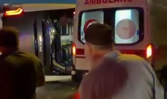 Büyükçekmece'de servis otobüsü devrildi: 18 yaralı