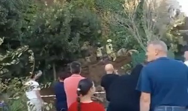 Büyükçekmece'de toprak kayması; mahsur kalanlar var -1