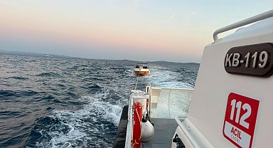 Çanakkale'de sürüklenen tekne kurtarıldı
