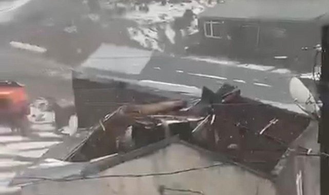 Çıldır'daki fırtınada 28 yapı hasar gördü