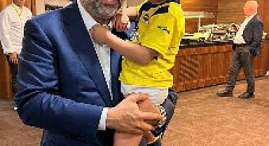 Çorum FK Başkanı Balçık, minik taraftar Göktuğ ile Fenerbahçe-Lyon maçında buluştu