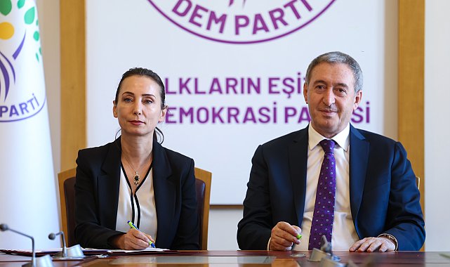 DEM Parti'li Bakırhan ve Hatimoğulları 'çerçeve yasa' teklifini imzaladı