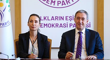 DEM Parti'li Bakırhan ve Hatimoğulları 'çerçeve yasa' teklifini imzaladı
