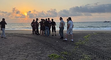 Denizde boğulma tehlikesi geçiren kuzenlerden biri kurtarıldı, diğeri kayıp