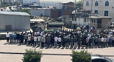 Denizde ölü bulunan 3 kardeş toprağa verildi