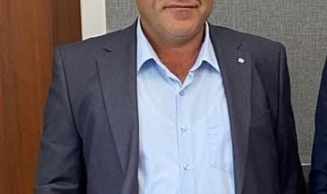 Devrilen traktörün altında kalan muhtar, hastanede öldü