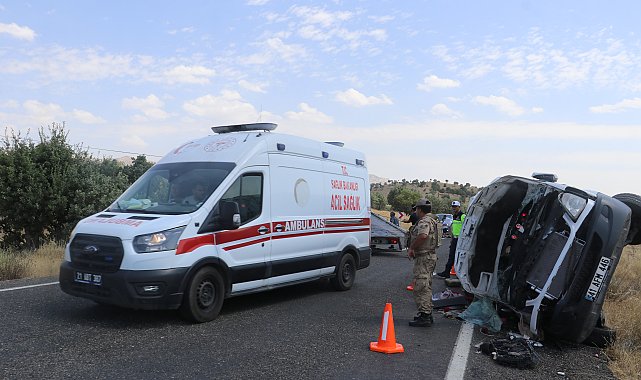 Diyarbakır'da minibüs devrildi: 3 ölü, 11 yaralı