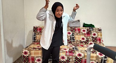 Doğuştan yürüme engelli Esma, ilk kez ayağa kalktı