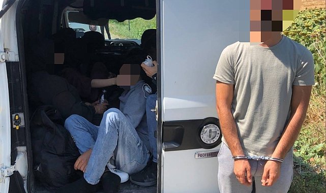 Edirne'de durdurulan araçta 12 kaçak göçmen yakalandı