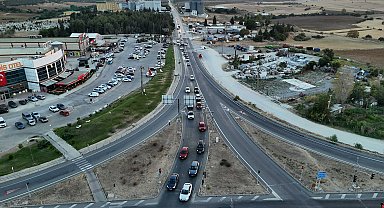 Edirne'de tatilciler sahillerden dönüşte uzun araç kuyrukları oluşturdu