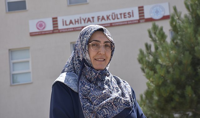 Eğitim hayalinden vazgeçmeyen 4 çocuk annesi, 35 yıl sonra üniversiteli oldu