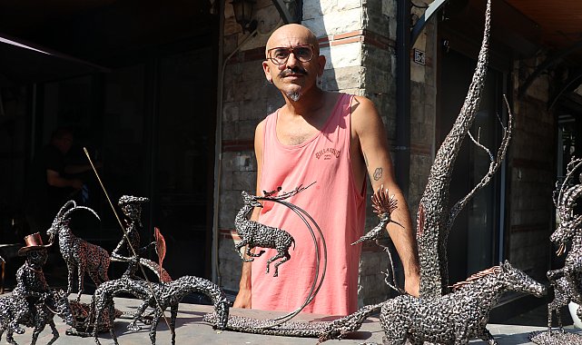 Elektrik kaynağıyla heykel yapıyor