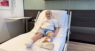 Emir, bacağı kesilmeden tümörden kurtuldu