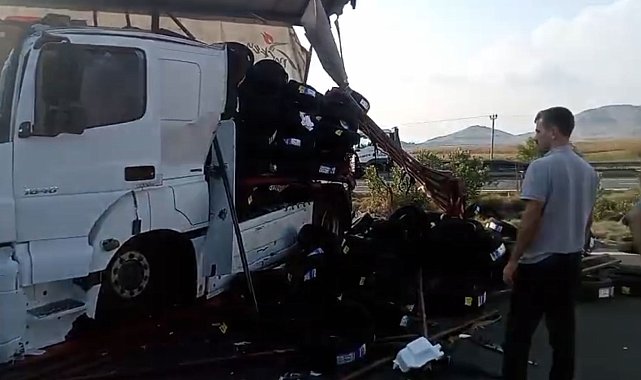Emniyet şeridinde duran TIR'a arkadan başka bir TIR çarptı: 2 yaralı