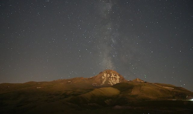 Erciyes'te 2 bin 650 metre yükseklikte meteor yağmuru