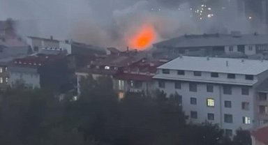 Erzurum'da 5 katlı bir binanın çatısında yangın