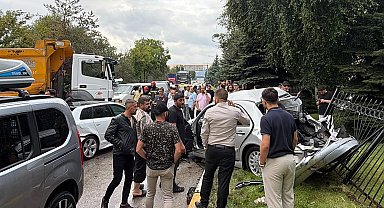 Erzurum'da yağışlı havada zincirleme kaza: 5 yaralı