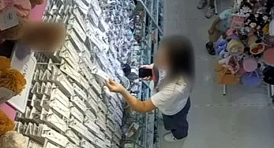 Esenyurt'ta AVM'deki mağazadan takı hırsızlığı kamerada
