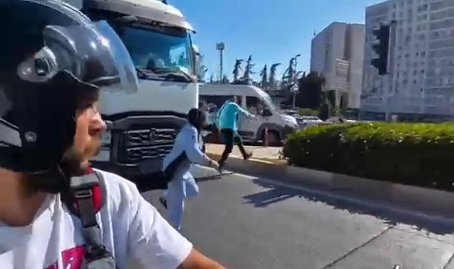 Esenyurt'ta yolun karşısına geçmeye çalışırken TIR'ın altında kalmaktan son anda kurtuldu