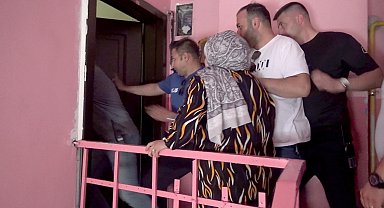 Eşini boşanmaktan vazgeçirmek için 2 çocuğunu balkonda alıkoydu; polis tarafından etkisiz hale getirildi