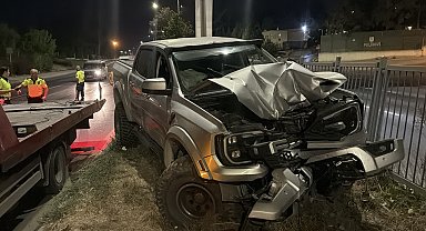 Eskişehir'de alkollü sürücü aydınlatma direğine çarptı; 1 yaralı