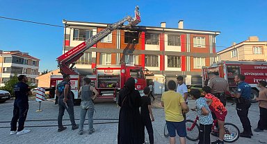 Eskişehir'de iki katlı binada yangın: 4 kişi dumandan etkilendi