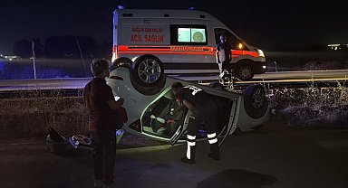 Eskişehir'de şarampole devrilip takla atan otomobilde 2 kişi yaralandı