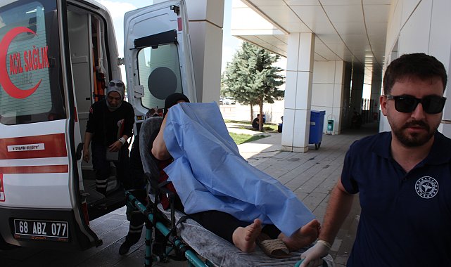 Evinde otururken tüfekle rastgele açılan ateşte yaralandı