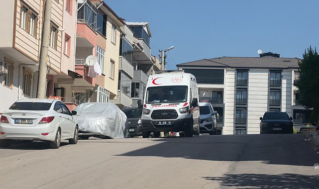 Evinin salonunda kanlar içinde ölü bulundu