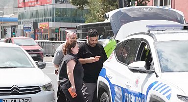 Eyüpsultan'da otomobil taksiye çarptı; kaza sonrası tartışma çıktı