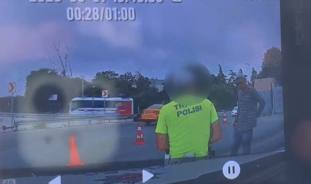 Fatih'te polise bıçakla saldırı kamerada; ayağından vurularak yakalandı