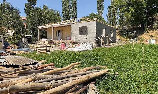 Fen lisesini kazanan ikizlerin ailesinin tek odalı evi, 3+1'e dönüştürülüyor