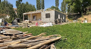 Fen lisesini kazanan ikizlerin ailesinin tek odalı evi, 3+1'e dönüştürülüyor
