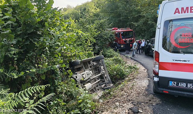 Fındık işçilerini taşıyan minibüs ile hafif ticari araç çarpıştı; 8 yaralı