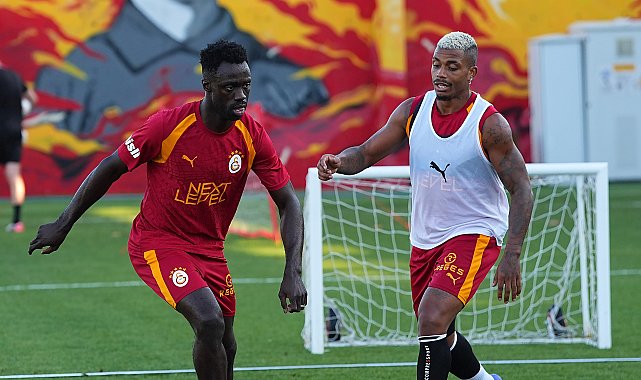 Galatasaray'da Aleksey Batrakov ilk antrenmanına çıktı