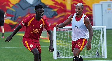 Galatasaray'da Aleksey Batrakov ilk antrenmanına çıktı