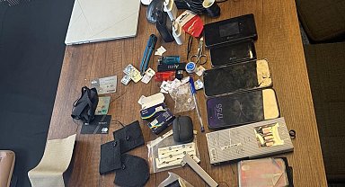 Garda bulunan çantadan kopya düzenekleri çıktı, öğretmen gözaltına alındı