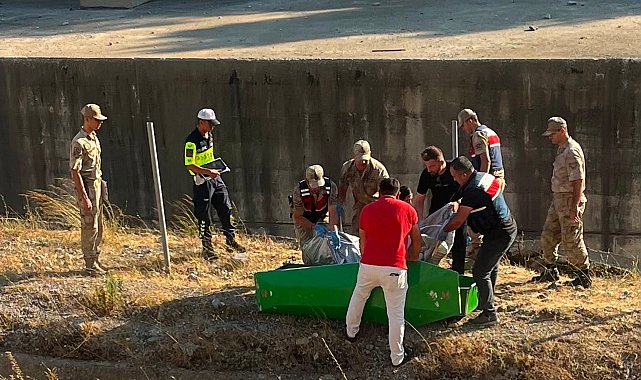 Gaziantep'te hafif ticari araç, şarampole devrildi: 2 ölü