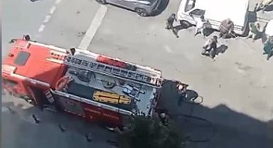 Gaziosmanpaşa'da ayakkabıcıda çıkan yangında mahsur kalanlar çatıya sığındı