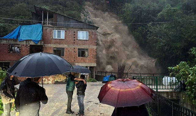 Giresun'da sağanak 2,2 milyon liralık hasara neden oldu; dere taşması kamerada