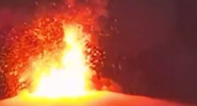 Guatemala'da Fuego Yanardağı faaliyete geçti: Turuncu alarm verildi