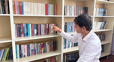 Gülfidan öğretmen, okuluna 5 bin 500 kitaplık modern kütüphane kazandırdı