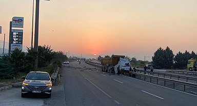 Hafriyat kamyonu bariyerlere çarptı; 1 ölü, 1 yaralı
